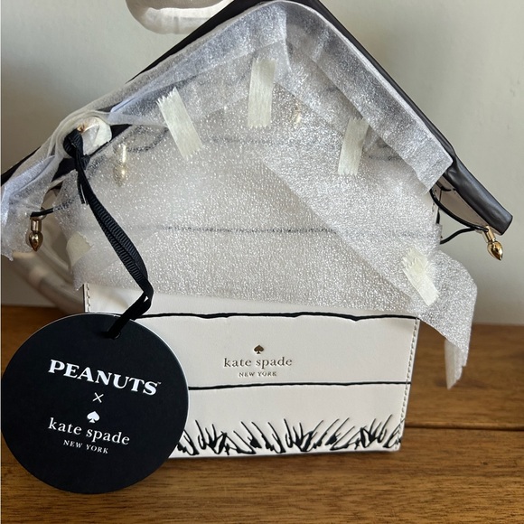 Kate Spade Snoopy Doghouse Novelty Crossbody Bag in Cream and Black - Picture 4 of 4